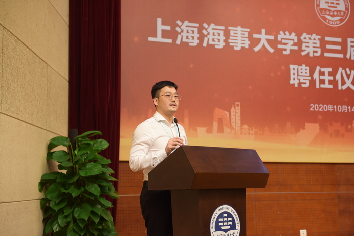 “企業家輔導員”代表李廣發言