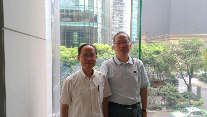 於世成書記和徐明會長合影