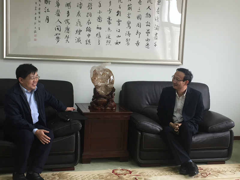 黃有方校長熱情接待李安方主任