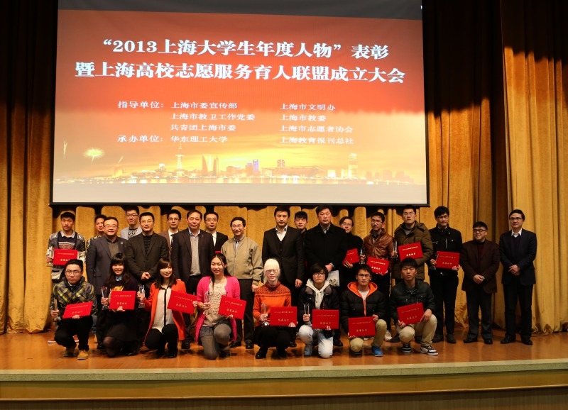 後排右四為唐樹源同學