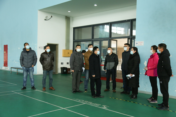校領導檢查體育館準備情況