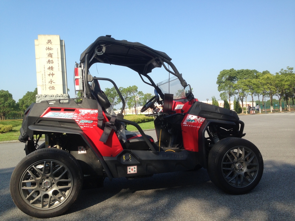 “智能互聯+四輪獨立驅動電動車”自動駕駛行進在校園