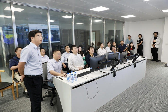 參觀跨境電商風險監測大數據與人工智能平臺