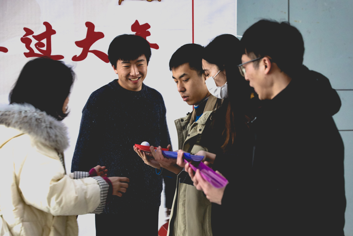 學生參與迎春遊園會同心協力“幸運傳遞”項目