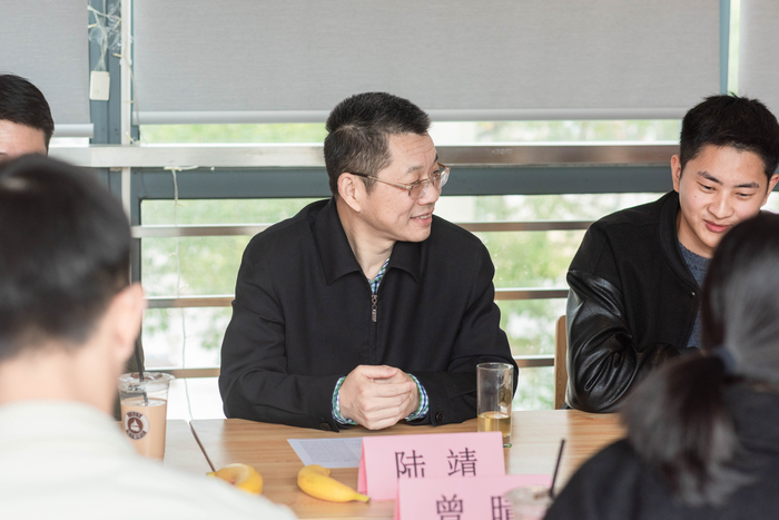 陸靖校長與學生座談交流