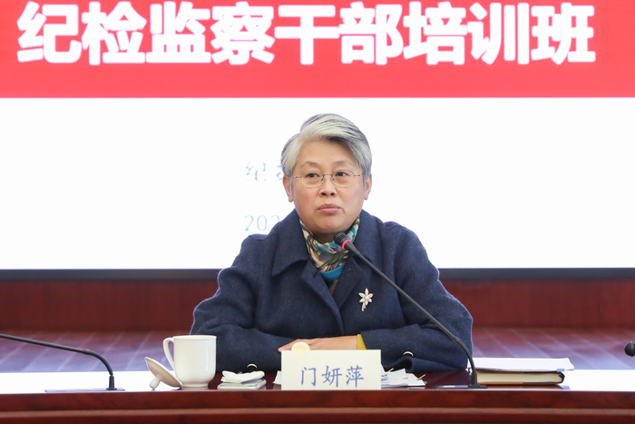 門妍萍副書記作專題輔導報告