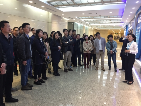 到上海報業集團參觀學習