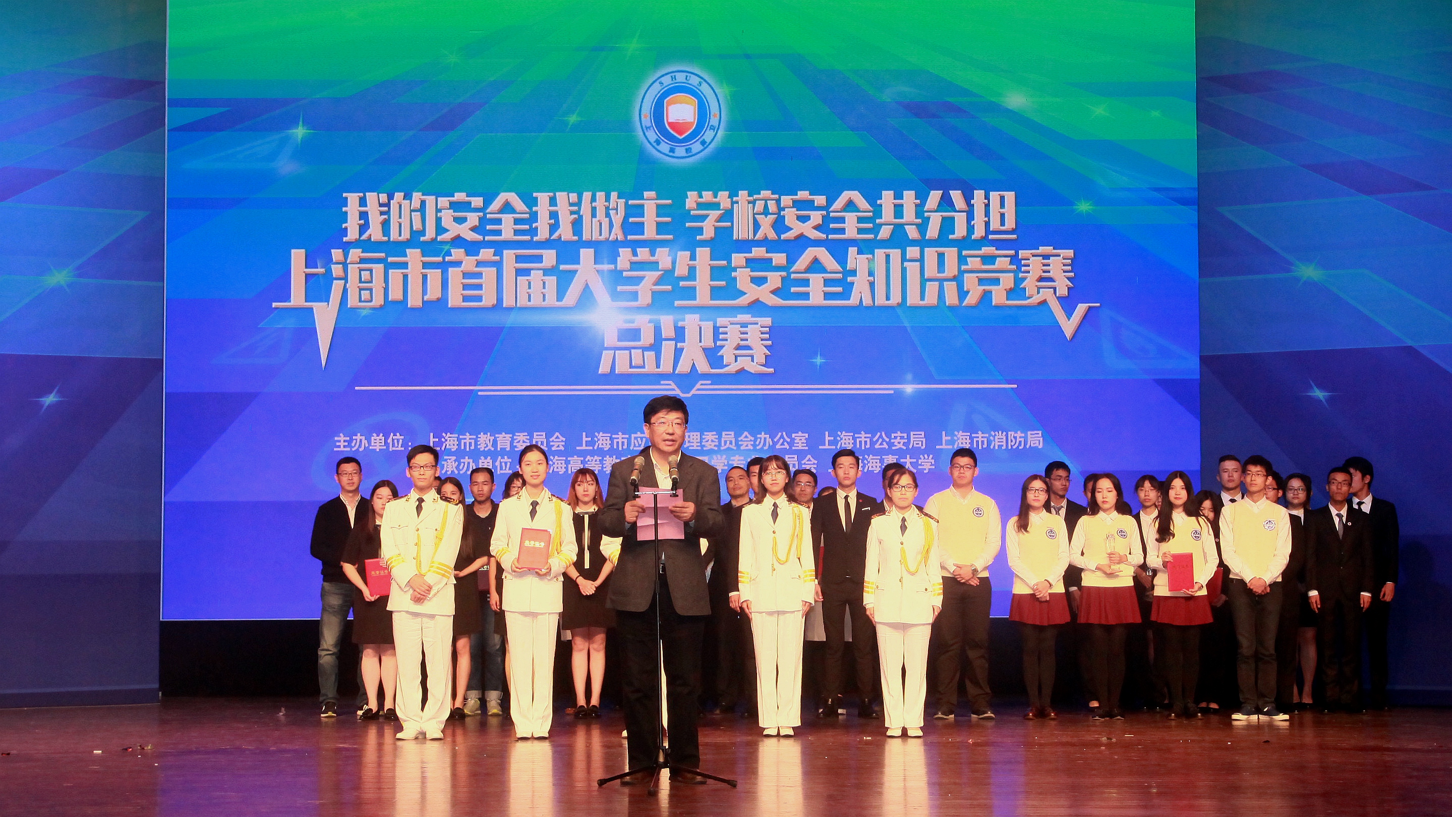上海市教衛工作黨委巡視員李瑞陽在頒獎典禮上致辭