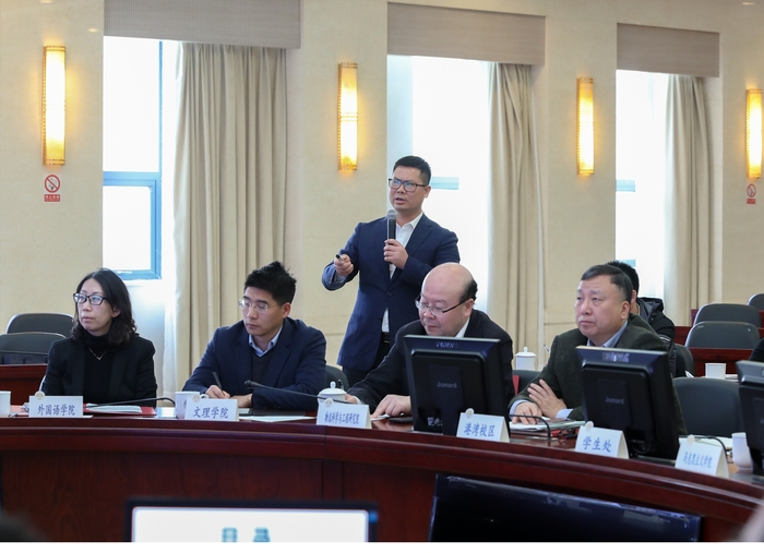林成華副教授做專題培訓