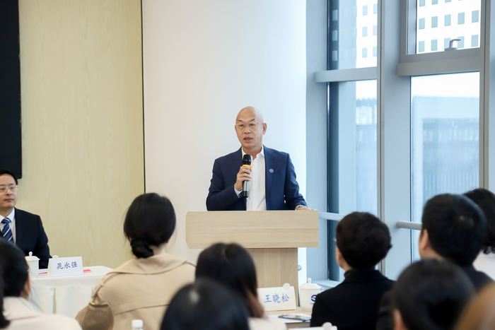 劉潔校友在開學典禮上致辭
