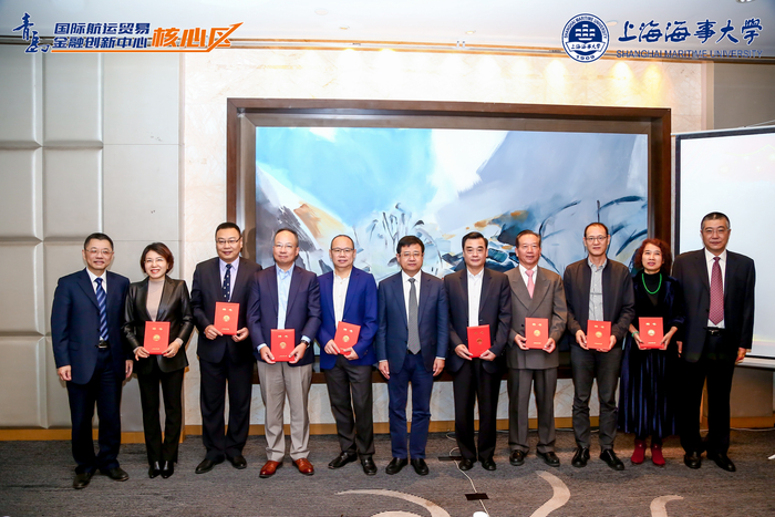 校領導為研究生企業導師頒發聘書