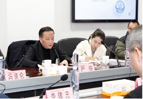 嚴偉副校長致歡迎辭
