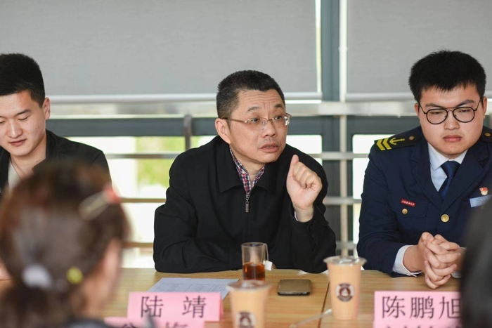 陸靖校長解答學生問題