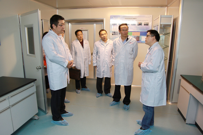 參觀上海市現代光學系統重點實驗室